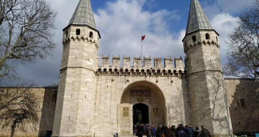 İSTANBUL TARİHİ YARIMADA TOPKAPI-AYASOFYA-YEREBATAN-SULTANAHMET-GÜLHANE TURU 17 AĞUSTOS 2025