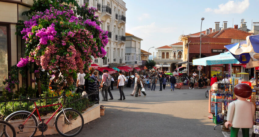 GÜNÜBİRLİK ÖZEL TEKNE İLE İSTANBUL ADALAR  (BÜYÜKADA-HEYBELİADA) VE EMİNÖNÜ TURU 07 EYLÜL 2025