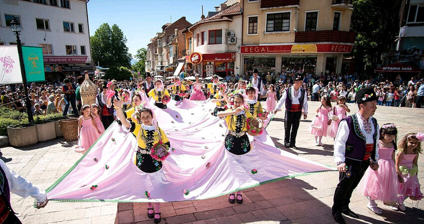 GÜNÜBİRLİK BULGARİSTAN KAZANLIK GÜL FESTİVALİ VE STARA ZAGORA(ESKİ ZAĞRA) TURU 01 HAZİRAN 2025