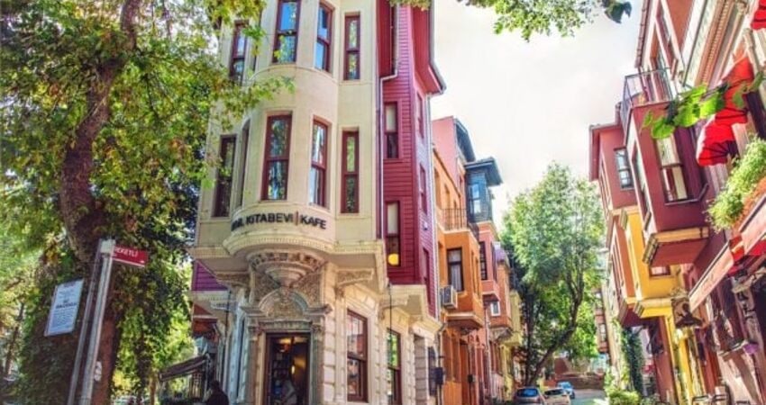 GÜNÜBİRLİK ÜSKÜDAR-KUZGUNCUK-BEYLERBEYİ SARAYI TURU 19 EKİM 2025