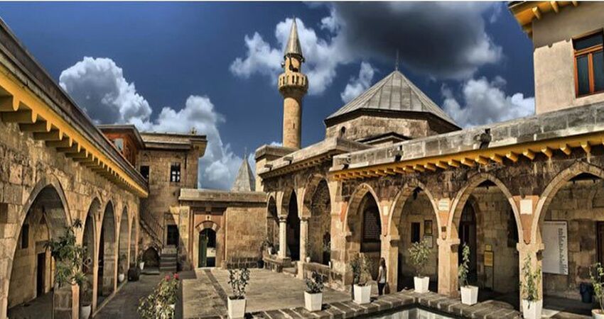 SEVGİLİLER GÜNÜNE ÖZEL KAPADOKYA TURU 13-15 ŞUBAT 2026